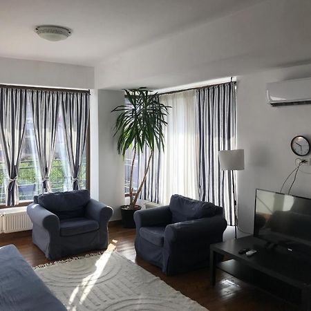 Lovely Apartment In Villa In Бухарест Экстерьер фото